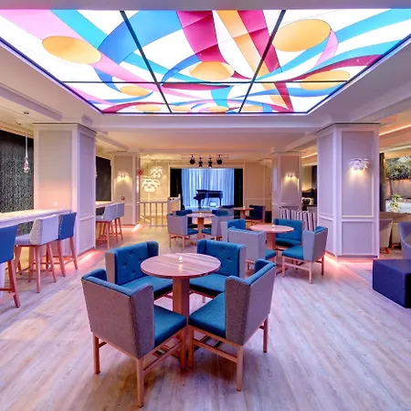 Отель El Fuerte Марбелья